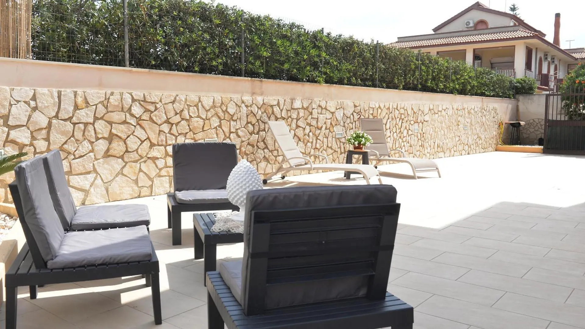 Villa Marzamemi 0*,